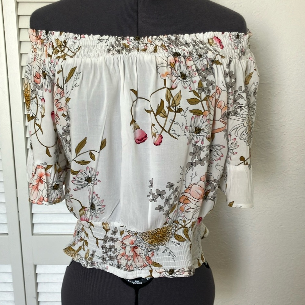 THREE DAYS Floral Women’s Off-Shoulder Top. Sz XS